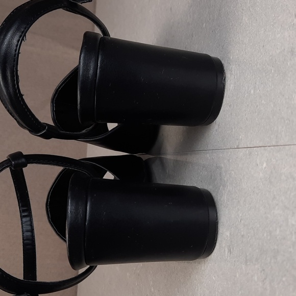 Le Chateau black chunky faux leather heeled sandal dress shoes, size 38 (7.5 US) - Picture 7 of 8